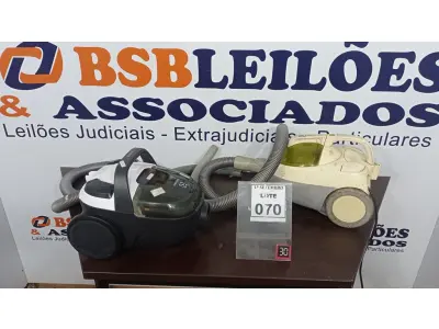 LOTE 070 - 02 ASPIRADORES DE PÓ. (NO ESTADO) ATENÇÃO! FAZER A VISITAÇÃO ANTES DE ARREMATAR, NÃO SABEMOS SE FUNCIONA, LEILÃO NÃO TEM GARANTIA E NEM DEVOLUÇÃO, SUJEITO A POSSÍVEIS AVARIAS VISÍVEIS/OCULTAS E/OU AUSÊNCIA DE COMPONENTES.