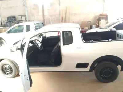 LOTE 405 - 01 VW SAVEIRO 1.6 CE FLEX, COR BRANCA ANO 2014. (NO ESTADO) ATENÇÃO! FAZER A VISITAÇÃO ANTES DE ARREMATAR, NÃO SABEMOS SE FUNCIONA, LEILÃO NÃO TEM GARANTIA E NEM DEVOLUÇÃO, SUJEITO A POSSÍVEIS AVARIAS VISÍVEIS/OCULTAS E/OU AUSÊNCIA DE COMPONENTES.