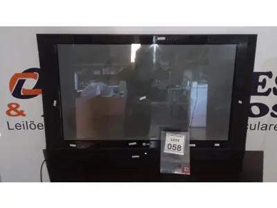 LOTE 058 - 01 TV LCD 42’’ MARCA LG COM AVARIAS. (NO ESTADO) ATENÇÃO! FAZER A VISITAÇÃO ANTES DE ARREMATAR, NÃO SABEMOS SE FUNCIONA, LEILÃO NÃO TEM GARANTIA E NEM DEVOLUÇÃO, SUJEITO A POSSÍVEIS AVARIAS VISÍVEIS/OCULTAS E/OU AUSÊNCIA DE COMPONENTES.