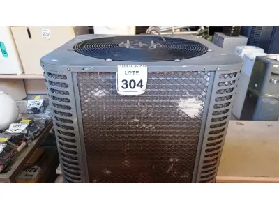 LOTE 304 - 01 CONDENSADORA MARCA KOMECO. (NO ESTADO) ATENÇÃO! FAZER A VISITAÇÃO ANTES DE ARREMATAR, NÃO SABEMOS SE FUNCIONA, LEILÃO NÃO TEM GARANTIA E NEM DEVOLUÇÃO, SUJEITO A POSSÍVEIS AVARIAS VISÍVEIS/OCULTAS E/OU AUSÊNCIA DE COMPONENTES.