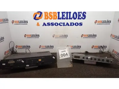 LOTE 004 - 01 AMPLIFICADOR A400 C E 01 MIXER DE ÁUDIO. (NO ESTADO) ATENÇÃO! FAZER A VISITAÇÃO ANTES DE ARREMATAR, NÃO SABEMOS SE FUNCIONA, LEILÃO NÃO TEM GARANTIA E NEM DEVOLUÇÃO, SUJEITO A POSSÍVEIS AVARIAS VISÍVEIS/OCULTAS E/OU AUSÊNCIA DE COMPONENTES.