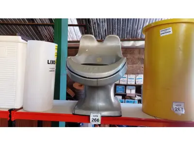 LOTE 266 - 01 LAVATÓRIO DE CABELO. (NO ESTADO) ATENÇÃO! FAZER A VISITAÇÃO ANTES DE ARREMATAR, NÃO SABEMOS SE FUNCIONA, LEILÃO NÃO TEM GARANTIA E NEM DEVOLUÇÃO, SUJEITO A POSSÍVEIS AVARIAS VISÍVEIS/OCULTAS E/OU AUSÊNCIA DE COMPONENTES.
