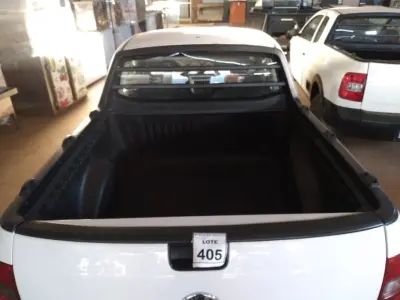 LOTE 405 - 01 VW SAVEIRO 1.6 CE FLEX, COR BRANCA ANO 2014. (NO ESTADO) ATENÇÃO! FAZER A VISITAÇÃO ANTES DE ARREMATAR, NÃO SABEMOS SE FUNCIONA, LEILÃO NÃO TEM GARANTIA E NEM DEVOLUÇÃO, SUJEITO A POSSÍVEIS AVARIAS VISÍVEIS/OCULTAS E/OU AUSÊNCIA DE COMPONENTES.