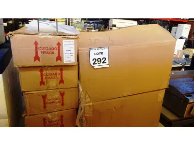 LOTE 292 - 01 LOTE COM GRANDE QUANTIDADE DE ESTOJOS TRANSPARENTES PARA ARMAZENAMENTO DE CDS E GRANDE QUANTIDADE DE SUPORTES PARA PASTAS. (NO ESTADO) ATENÇÃO! FAZER A VISITAÇÃO ANTES DE ARREMATAR, NÃO SABEMOS SE FUNCIONA, LEILÃO NÃO TEM GARANTIA E NEM DEVOLUÇÃO, SUJEITO A POSSÍVEIS AVARIAS VISÍVEIS/OCULTAS E/OU AUSÊNCIA DE COMPONENTES.