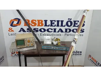 LOTE 046 - 01 OSCILOSCÓPIO ANALÓGICO, 02 EQUALIZADORES E 03 VARÕES PARA CORTINA E VÁRIOS ACESSÓRIOS. (NO ESTADO) ATENÇÃO! FAZER A VISITAÇÃO ANTES DE ARREMATAR, NÃO SABEMOS SE FUNCIONA, LEILÃO NÃO TEM GARANTIA E NEM DEVOLUÇÃO, SUJEITO A POSSÍVEIS AVARIAS VISÍVEIS/OCULTAS E/OU AUSÊNCIA DE COMPONENTES.