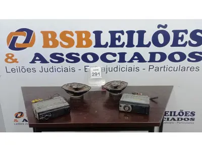 LOTE 291 - 02 APARELHOS DE SOM AUTOMOTIVO E 02 ALTO-FALANTES. (NO ESTADO) ATENÇÃO! FAZER A VISITAÇÃO ANTES DE ARREMATAR, NÃO SABEMOS SE FUNCIONA, LEILÃO NÃO TEM GARANTIA E NEM DEVOLUÇÃO, SUJEITO A POSSÍVEIS AVARIAS VISÍVEIS/OCULTAS E/OU AUSÊNCIA DE COMPONENTES.
