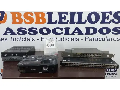 LOTE 064 - 01 PROJETOR, 02 SWITCHES E 01 MIXER AMPLIFICADOR. (NO ESTADO) ATENÇÃO! FAZER A VISITAÇÃO ANTES DE ARREMATAR, NÃO SABEMOS SE FUNCIONA, LEILÃO NÃO TEM GARANTIA E NEM DEVOLUÇÃO, SUJEITO A POSSÍVEIS AVARIAS VISÍVEIS/OCULTAS E/OU AUSÊNCIA DE COMPONENTES.