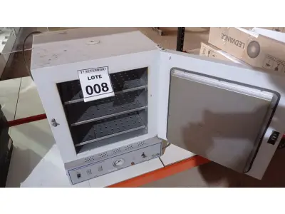 LOTE 008 - 01 ESTUFA PARA ESTERILIZAÇÃO E SECAGEM. (NO ESTADO) ATENÇÃO! FAZER A VISITAÇÃO ANTES DE ARREMATAR, NÃO SABEMOS SE FUNCIONA, LEILÃO NÃO TEM GARANTIA E NEM DEVOLUÇÃO, SUJEITO A POSSÍVEIS AVARIAS VISÍVEIS/OCULTAS E/OU AUSÊNCIA DE COMPONENTES.