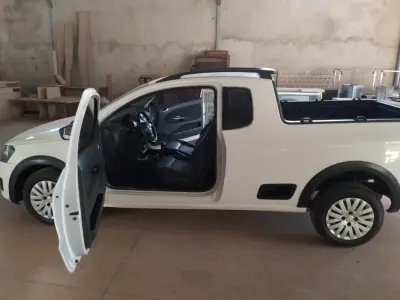 LOTE 404 - 01 VW SAVEIRO 1.6 CE FLEX, COR BRANCA ANO 2014/2015. (NO ESTADO) ATENÇÃO! FAZER A VISITAÇÃO ANTES DE ARREMATAR, NÃO SABEMOS SE FUNCIONA, LEILÃO NÃO TEM GARANTIA E NEM DEVOLUÇÃO, SUJEITO A POSSÍVEIS AVARIAS VISÍVEIS/OCULTAS E/OU AUSÊNCIA DE COMPONENTES.