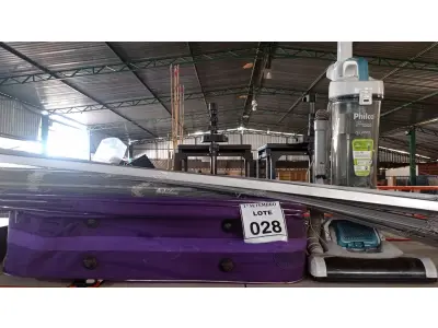 LOTE 028 - 01 MALA, 01 ASPIRADOR DE PÓ E 01 PERSIANA. (NO ESTADO) ATENÇÃO! FAZER A VISITAÇÃO ANTES DE ARREMATAR, NÃO SABEMOS SE FUNCIONA, LEILÃO NÃO TEM GARANTIA E NEM DEVOLUÇÃO, SUJEITO A POSSÍVEIS AVARIAS VISÍVEIS/OCULTAS E/OU AUSÊNCIA DE COMPONENTES.