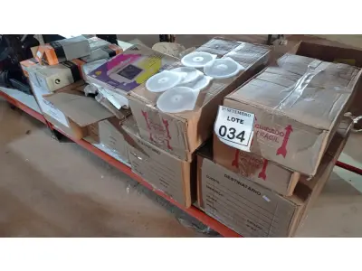 LOTE 034 - 01 LOTE COM GRANDE QUANTIDADE DE CAPAS PARA CD, FILTROS ANTI- REFLEXÍVEIS ROLOS DE RECARGA PARA USO EM CARTUCHOS E ACESSÓRIOS PARA PASTAS. (NO ESTADO) ATENÇÃO! FAZER A VISITAÇÃO ANTES DE ARREMATAR, NÃO SABEMOS SE FUNCIONA, LEILÃO NÃO TEM GARANTIA E NEM DEVOLUÇÃO, SUJEITO A POSSÍVEIS AVARIAS VISÍVEIS/OCULTAS E/OU AUSÊNCIA DE COMPONENTES.