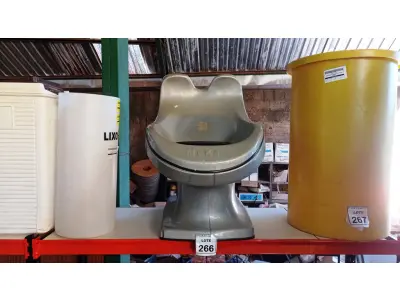 LOTE 266 - 01 LAVATÓRIO DE CABELO. (NO ESTADO) ATENÇÃO! FAZER A VISITAÇÃO ANTES DE ARREMATAR, NÃO SABEMOS SE FUNCIONA, LEILÃO NÃO TEM GARANTIA E NEM DEVOLUÇÃO, SUJEITO A POSSÍVEIS AVARIAS VISÍVEIS/OCULTAS E/OU AUSÊNCIA DE COMPONENTES.