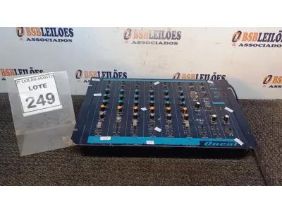 LOTE 249 - 01 MESA DE SOM ONEAL. (NO ESTADO) ATENÇÃO! FAZER A VISITAÇÃO ANTES DE ARREMATAR, NÃO SABEMOS SE FUNCIONA, LEILÃO NÃO TEM GARANTIA E NEM DEVOLUÇÃO, SUJEITO A POSSÍVEIS AVARIAS VISÍVEIS/OCULTAS E/OU AUSÊNCIA DE COMPONENTES.