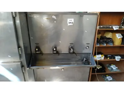 LOTE 343 - 01 BEBEDOURO INDUSTRIAL EM INOX. (NO ESTADO) ATENÇÃO! FAZER A VISITAÇÃO ANTES DE ARREMATAR, NÃO SABEMOS SE FUNCIONA, LEILÃO NÃO TEM GARANTIA E NEM DEVOLUÇÃO, SUJEITO A POSSÍVEIS AVARIAS VISÍVEIS/OCULTAS E/OU AUSÊNCIA DE COMPONENTES.
