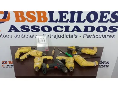 LOTE 067 - 06 FURADEIRAS, 02 PARAFUSADEIRAS COM AVARIAS, 02 LIMAS, 01 CHAVE DE RODA E 02 LIMAS. (NO ESTADO) ATENÇÃO! FAZER A VISITAÇÃO ANTES DE ARREMATAR, NÃO SABEMOS SE FUNCIONA, LEILÃO NÃO TEM GARANTIA E NEM DEVOLUÇÃO, SUJEITO A POSSÍVEIS AVARIAS VISÍVEIS/OCULTAS E/OU AUSÊNCIA DE COMPONENTES.
