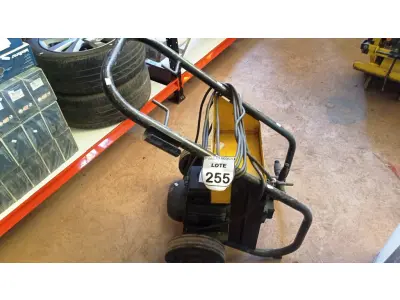 LOTE 255 - 01 LAVADORA DE ALTA PRESSÃO. (NO ESTADO) ATENÇÃO! FAZER A VISITAÇÃO ANTES DE ARREMATAR, NÃO SABEMOS SE FUNCIONA, LEILÃO NÃO TEM GARANTIA E NEM DEVOLUÇÃO, SUJEITO A POSSÍVEIS AVARIAS VISÍVEIS/OCULTAS E/OU AUSÊNCIA DE COMPONENTES.