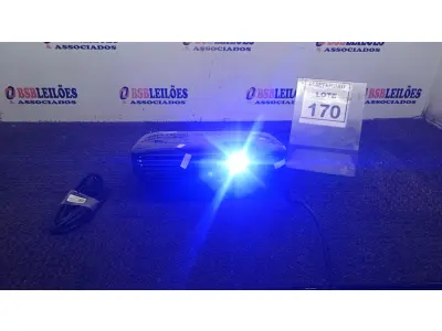 LOTE 170 - 01 PROJETOR MARCA EPSON COM CABOS. (NO ESTADO) ATENÇÃO! FAZER A VISITAÇÃO ANTES DE ARREMATAR, NÃO SABEMOS SE FUNCIONA, LEILÃO NÃO TEM GARANTIA E NEM DEVOLUÇÃO, SUJEITO A POSSÍVEIS AVARIAS VISÍVEIS/OCULTAS E/OU AUSÊNCIA DE COMPONENTES
