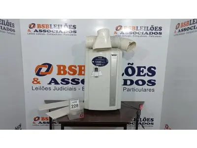 LOTE 228 - 01 AR CONDICIONADO PORTÁTIL COM CONTROLE 12.000 BTUS/H 3520 WATT MARCA PINGUINO. (NO ESTADO) ATENÇÃO! FAZER A VISITAÇÃO ANTES DE ARREMATAR, NÃO SABEMOS SE FUNCIONA, LEILÃO NÃO TEM GARANTIA E NEM DEVOLUÇÃO, SUJEITO A POSSÍVEIS AVARIAS VISÍVEIS/OCULTAS E/OU AUSÊNCIA DE COMPONENTES