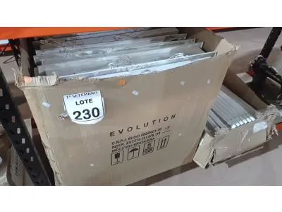 LOTE 230 - 01 LOTE COM GRANDE QUANTIDADE DE CALHAS E LÂMPADAS DE LED. (NO ESTADO) ATENÇÃO! FAZER A VISITAÇÃO ANTES DE ARREMATAR, NÃO SABEMOS SE FUNCIONA, LEILÃO NÃO TEM GARANTIA E NEM DEVOLUÇÃO, SUJEITO A POSSÍVEIS AVARIAS VISÍVEIS/OCULTAS E/OU AUSÊNCIA DE COMPONENTES