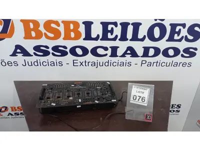 LOTE 076 - 01 MESA DE SOM GEMINI. (NO ESTADO) ATENÇÃO! FAZER A VISITAÇÃO ANTES DE ARREMATAR, NÃO SABEMOS SE FUNCIONA, LEILÃO NÃO TEM GARANTIA E NEM DEVOLUÇÃO, SUJEITO A POSSÍVEIS AVARIAS VISÍVEIS/OCULTAS E/OU AUSÊNCIA DE COMPONENTES.
