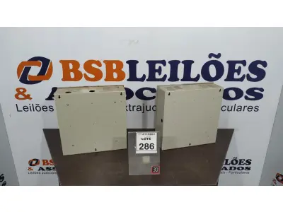 LOTE 286 - 02 QUADROS DE DISTRIBUIÇÃO DE METAL. (NO ESTADO) ATENÇÃO! FAZER A VISITAÇÃO ANTES DE ARREMATAR, NÃO SABEMOS SE FUNCIONA, LEILÃO NÃO TEM GARANTIA E NEM DEVOLUÇÃO, SUJEITO A POSSÍVEIS AVARIAS VISÍVEIS/OCULTAS E/OU AUSÊNCIA DE COMPONENTES.