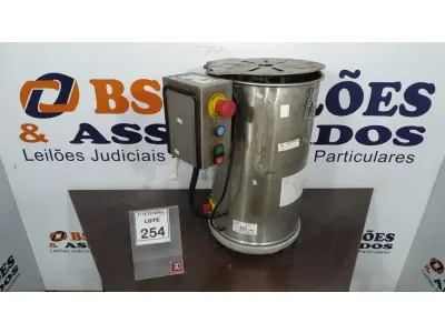 LOTE 254 - 01 DESCASCADOR DE BATATAS INDUSTRIAL EM INOX. (NO ESTADO) ATENÇÃO! FAZER A VISITAÇÃO ANTES DE ARREMATAR, NÃO SABEMOS SE FUNCIONA, LEILÃO NÃO TEM GARANTIA E NEM DEVOLUÇÃO, SUJEITO A POSSÍVEIS AVARIAS VISÍVEIS/OCULTAS E/OU AUSÊNCIA DE COMPONENTES