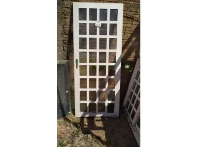 LOTE 476 - 01 PORTA DE FERRO COM VIDRO 2,20X0,90. (NO ESTADO) ATENÇÃO! FAZER A VISITAÇÃO ANTES DE ARREMATAR, NÃO SABEMOS SE FUNCIONA, LEILÃO NÃO TEM GARANTIA E NEM DEVOLUÇÃO, SUJEITO A POSSÍVEIS AVARIAS VISÍVEIS/OCULTAS E/OU AUSÊNCIA DE COMPONENTES.