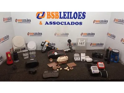 LOTE 167 - 01 LOTE COM VÁRIAS LANTERNAS, CARREGADORES DE PILHA, MASSAGEADORES, BALANÇAS E ELETRÔNICOS DIVERSOS. (NO ESTADO) ATENÇÃO! FAZER A VISITAÇÃO ANTES DE ARREMATAR, NÃO SABEMOS SE FUNCIONA, LEILÃO NÃO TEM GARANTIA E NEM DEVOLUÇÃO, SUJEITO A POSSÍVEIS AVARIAS VISÍVEIS/OCULTAS E/OU AUSÊNCIA DE COMPONENTES
