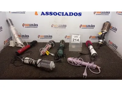 LOTE 214 - 01 LOTE COM VÁRIAS ESCOVAS DE CABELO ELÉTRICO. (NO ESTADO) ATENÇÃO! FAZER A VISITAÇÃO ANTES DE ARREMATAR, NÃO SABEMOS SE FUNCIONA, LEILÃO NÃO TEM GARANTIA E NEM DEVOLUÇÃO, SUJEITO A POSSÍVEIS AVARIAS VISÍVEIS/OCULTAS E/OU AUSÊNCIA DE COMPONENTES