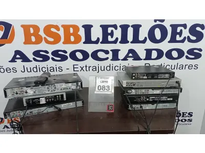 LOTE 083 - 01 LOTE COM VÁRIOS APARELHOS DE DVD DE MARCAS E MODELOS DIVERSOS. (NO ESTADO) ATENÇÃO! FAZER A VISITAÇÃO ANTES DE ARREMATAR, NÃO SABEMOS SE FUNCIONA, LEILÃO NÃO TEM GARANTIA E NEM DEVOLUÇÃO, SUJEITO A POSSÍVEIS AVARIAS VISÍVEIS/OCULTAS E/OU AUSÊNCIA DE COMPONENTES.