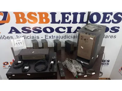 LOTE 111 - 01 BLU RAY DISC COM 05 CAIXAS, CABOS E CONTROLE MARCA SONY. (NO ESTADO) ATENÇÃO! FAZER A VISITAÇÃO ANTES DE ARREMATAR, NÃO SABEMOS SE FUNCIONA, LEILÃO NÃO TEM GARANTIA E NEM DEVOLUÇÃO, SUJEITO A POSSÍVEIS AVARIAS VISÍVEIS/OCULTAS E/OU AUSÊNCIA DE COMPONENTES.