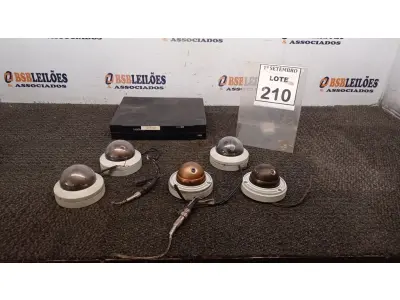 LOTE 210 - 01 DVR E 05 CÂMERAS DE MONITORAMENTO. (NO ESTADO) ATENÇÃO! FAZER A VISITAÇÃO ANTES DE ARREMATAR, NÃO SABEMOS SE FUNCIONA, LEILÃO NÃO TEM GARANTIA E NEM DEVOLUÇÃO, SUJEITO A POSSÍVEIS AVARIAS VISÍVEIS/OCULTAS E/OU AUSÊNCIA DE COMPONENTES