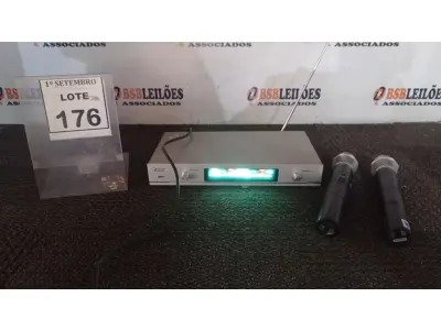 LOTE 176 - 01 RECEPTOR E MICROFONE E 02 MICROFONES. (NO ESTADO) ATENÇÃO! FAZER A VISITAÇÃO ANTES DE ARREMATAR, NÃO SABEMOS SE FUNCIONA, LEILÃO NÃO TEM GARANTIA E NEM DEVOLUÇÃO, SUJEITO A POSSÍVEIS AVARIAS VISÍVEIS/OCULTAS E/OU AUSÊNCIA DE COMPONENTES
