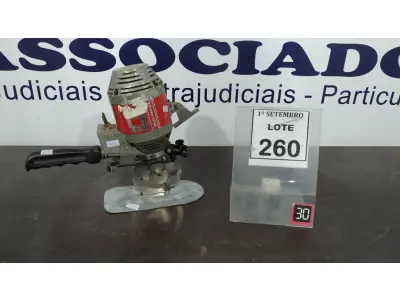 LOTE 260 - 01 MÁQUINA DE CORTAR TECIDO. (NO ESTADO) ATENÇÃO! FAZER A VISITAÇÃO ANTES DE ARREMATAR, NÃO SABEMOS SE FUNCIONA, LEILÃO NÃO TEM GARANTIA E NEM DEVOLUÇÃO, SUJEITO A POSSÍVEIS AVARIAS VISÍVEIS/OCULTAS E/OU AUSÊNCIA DE COMPONENTES.