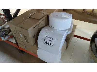 LOTE 445 - 01 LOTE COM VÁRIOS DISPENSADORES DE PAPEL. (NO ESTADO) ATENÇÃO! FAZER A VISITAÇÃO ANTES DE ARREMATAR, NÃO SABEMOS SE FUNCIONA, LEILÃO NÃO TEM GARANTIA E NEM DEVOLUÇÃO, SUJEITO A POSSÍVEIS AVARIAS VISÍVEIS/OCULTAS E/OU AUSÊNCIA DE COMPONENTES.
