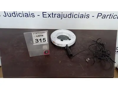 LOTE 315 - 01 LUMINÁRIA COM LUPA. (NO ESTADO) ATENÇÃO! FAZER A VISITAÇÃO ANTES DE ARREMATAR, NÃO SABEMOS SE FUNCIONA, LEILÃO NÃO TEM GARANTIA E NEM DEVOLUÇÃO, SUJEITO A POSSÍVEIS AVARIAS VISÍVEIS/OCULTAS E/OU AUSÊNCIA DE COMPONENTES.