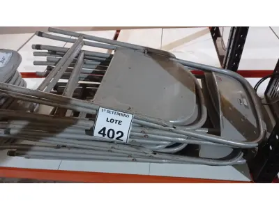 LOTE 402 - 08 CADEIRAS DOBRÁVEIS DE FERRO. (NO ESTADO) ATENÇÃO! FAZER A VISITAÇÃO ANTES DE ARREMATAR, NÃO SABEMOS SE FUNCIONA. LEILÃO NÃO TEM GARANTIA E NEM DEVOLUÇÃO, SUJEITO A POSSÍVEIS AVARIAS VISÍVEIS/OCULTAS E/OU AUSÊNCIA DE COMPONENTES.
