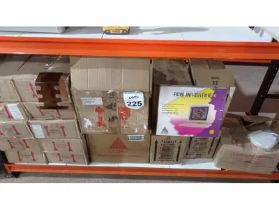 LOTE 225 - 01 LOTE COM GRANDE QUANTIDADE DE CAPAS PARA CD, PORTA CARIMBOS E FILTROS ANTI-REFLEXÍVEL. (NO ESTADO) ATENÇÃO! FAZER A VISITAÇÃO ANTES DE ARREMATAR, NÃO SABEMOS SE FUNCIONA, LEILÃO NÃO TEM GARANTIA E NEM DEVOLUÇÃO, SUJEITO A POSSÍVEIS AVARIAS VISÍVEIS/OCULTAS E/OU AUSÊNCIA DE COMPONENTES