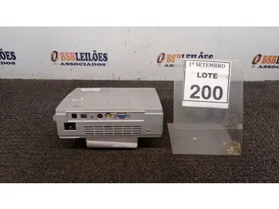 LOTE 200 - 01 PROJETOR MARCA LG. (NO ESTADO) ATENÇÃO! FAZER A VISITAÇÃO ANTES DE ARREMATAR, NÃO SABEMOS SE FUNCIONA, LEILÃO NÃO TEM GARANTIA E NEM DEVOLUÇÃO, SUJEITO A POSSÍVEIS AVARIAS VISÍVEIS/OCULTAS E/OU AUSÊNCIA DE COMPONENTES