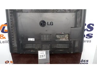 LOTE 237 - 01 TV LCD 52’’. (NO ESTADO) ATENÇÃO! FAZER A VISITAÇÃO ANTES DE ARREMATAR, NÃO SABEMOS SE FUNCIONA, LEILÃO NÃO TEM GARANTIA E NEM DEVOLUÇÃO, SUJEITO A POSSÍVEIS AVARIAS VISÍVEIS/OCULTAS E/OU AUSÊNCIA DE COMPONENTES