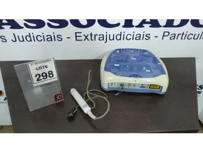 LOTE 298 - 01 APARELHO DE TERAPIA A LASER CONTÍNUA E PULSADA. (NO ESTADO) ATENÇÃO! FAZER A VISITAÇÃO ANTES DE ARREMATAR, NÃO SABEMOS SE FUNCIONA, LEILÃO NÃO TEM GARANTIA E NEM DEVOLUÇÃO, SUJEITO A POSSÍVEIS AVARIAS VISÍVEIS/OCULTAS E/OU AUSÊNCIA DE COMPONENTES.