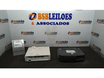 LOTE 442 - 01 PROJETOR MARCA EPSON E 01 PROJETOR MARCA LG. (NO ESTADO) ATENÇÃO! FAZER A VISITAÇÃO ANTES DE ARREMATAR, NÃO SABEMOS SE FUNCIONA, LEILÃO NÃO TEM GARANTIA E NEM DEVOLUÇÃO, SUJEITO A POSSÍVEIS AVARIAS VISÍVEIS/OCULTAS E/OU AUSÊNCIA DE COMPONENTES.