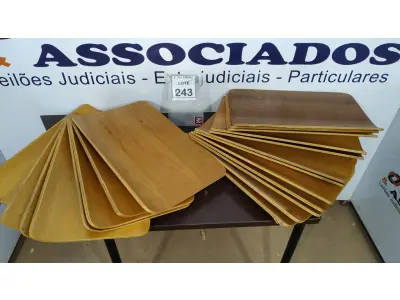 LOTE 243 - 20 PLACAS DE MADEIRA. (NO ESTADO) ATENÇÃO! FAZER A VISITAÇÃO ANTES DE ARREMATAR, NÃO SABEMOS SE FUNCIONA, LEILÃO NÃO TEM GARANTIA E NEM DEVOLUÇÃO, SUJEITO A POSSÍVEIS AVARIAS VISÍVEIS/OCULTAS E/OU AUSÊNCIA DE COMPONENTES.