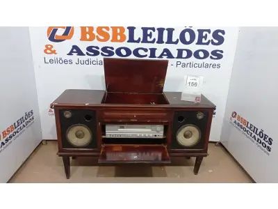 LOTE 156 - 01 VITROLA ANTIGA STÉREO FUNCIONAL, VINIL AMPLIFICADOR, CAIXAS EMBUTIDAS MARCA PHILIPS. (NO ESTADO) ATENÇÃO! FAZER A VISITAÇÃO ANTES DE ARREMATAR, NÃO SABEMOS SE FUNCIONA, LEILÃO NÃO TEM GARANTIA E NEM DEVOLUÇÃO, SUJEITO A POSSÍVEIS AVARIAS VISÍVEIS/OCULTAS E/OU AUSÊNCIA DE COMPONENTES.