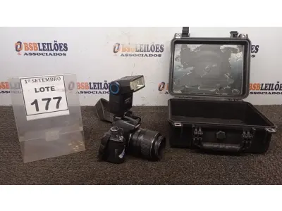 LOTE 177 - 01 CÂMERA NIKON D300 COM FLASH E CASE. (NO ESTADO) ATENÇÃO! FAZER A VISITAÇÃO ANTES DE ARREMATAR, NÃO SABEMOS SE FUNCIONA, LEILÃO NÃO TEM GARANTIA E NEM DEVOLUÇÃO, SUJEITO A POSSÍVEIS AVARIAS VISÍVEIS/OCULTAS E/OU AUSÊNCIA DE COMPONENTES