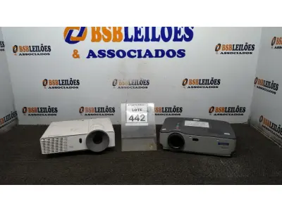 LOTE 442 - 01 PROJETOR MARCA EPSON E 01 PROJETOR MARCA LG. (NO ESTADO) ATENÇÃO! FAZER A VISITAÇÃO ANTES DE ARREMATAR, NÃO SABEMOS SE FUNCIONA, LEILÃO NÃO TEM GARANTIA E NEM DEVOLUÇÃO, SUJEITO A POSSÍVEIS AVARIAS VISÍVEIS/OCULTAS E/OU AUSÊNCIA DE COMPONENTES.