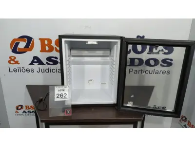 LOTE 262 - 01 ADEGA. (NO ESTADO) ATENÇÃO! FAZER A VISITAÇÃO ANTES DE ARREMATAR, NÃO SABEMOS SE FUNCIONA, LEILÃO NÃO TEM GARANTIA E NEM DEVOLUÇÃO, SUJEITO A POSSÍVEIS AVARIAS VISÍVEIS/OCULTAS E/OU AUSÊNCIA DE COMPONENTES.