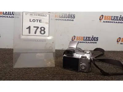 LOTE 178 - 01 CÂMERA DIGITAL SONY. (NO ESTADO) ATENÇÃO! FAZER A VISITAÇÃO ANTES DE ARREMATAR, NÃO SABEMOS SE FUNCIONA, LEILÃO NÃO TEM GARANTIA E NEM DEVOLUÇÃO, SUJEITO A POSSÍVEIS AVARIAS VISÍVEIS/OCULTAS E/OU AUSÊNCIA DE COMPONENTES