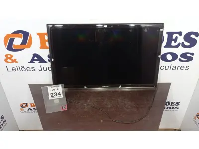 LOTE 234 - 01 TV LCD 40’ MARCA SAMSUNG. (NO ESTADO) ATENÇÃO! FAZER A VISITAÇÃO ANTES DE ARREMATAR, NÃO SABEMOS SE FUNCIONA, LEILÃO NÃO TEM GARANTIA E NEM DEVOLUÇÃO, SUJEITO A POSSÍVEIS AVARIAS VISÍVEIS/OCULTAS E/OU AUSÊNCIA DE COMPONENTES