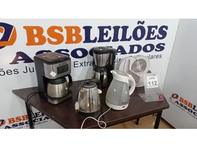 LOTE 112 - 02 CAFETEIRAS, 02 GARRAFAS TÉRMICAS, 02 SANDUICHEIRAS E 01 FATIADOR DE FRIOS. (NO ESTADO) ATENÇÃO! FAZER A VISITAÇÃO ANTES DE ARREMATAR, NÃO SABEMOS SE FUNCIONA, LEILÃO NÃO TEM GARANTIA E NEM DEVOLUÇÃO, SUJEITO A POSSÍVEIS AVARIAS VISÍVEIS/OCULTAS E/OU AUSÊNCIA DE COMPONENTES.